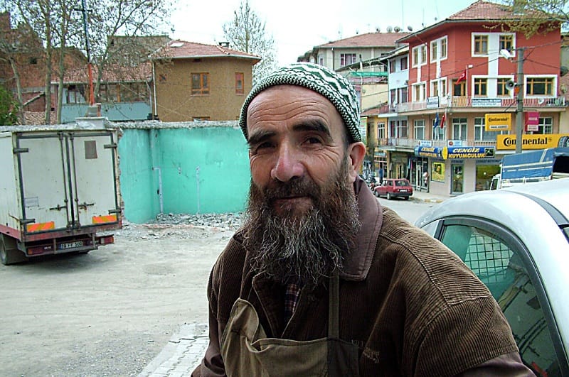 NAMAZ KILARKEN HAYATINI KAYBETTİ