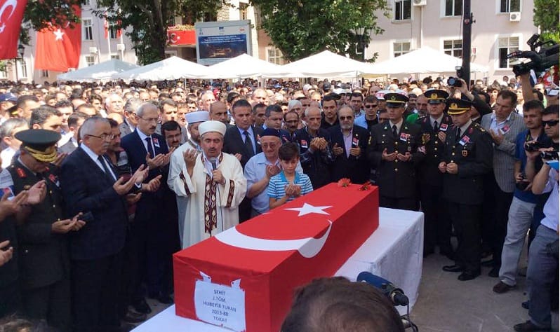 KOMŞUNUN ŞEHİT ACISINI PAYLAŞTIK