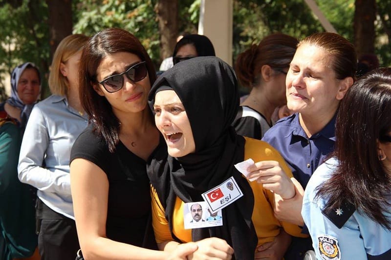 EŞİNİN FERYATLARI YÜREK BURKTU