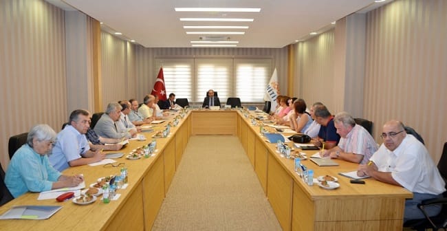 REKTÖR PROFESÖRLERLE GÖRÜŞTÜ