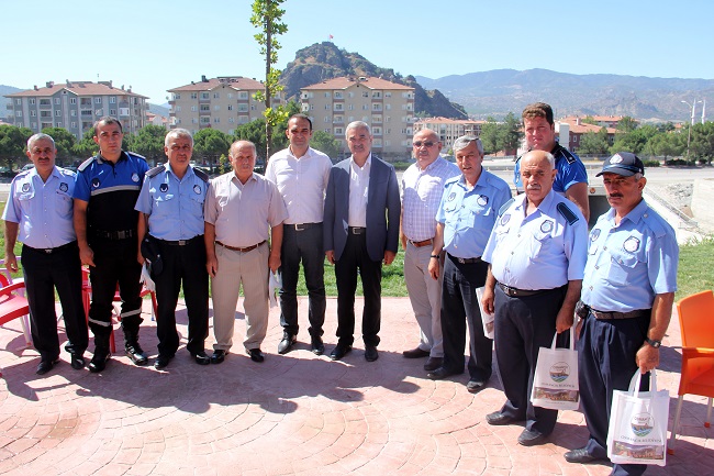 DUYARLI BAŞKAN ZABITALARI UNUTMADI