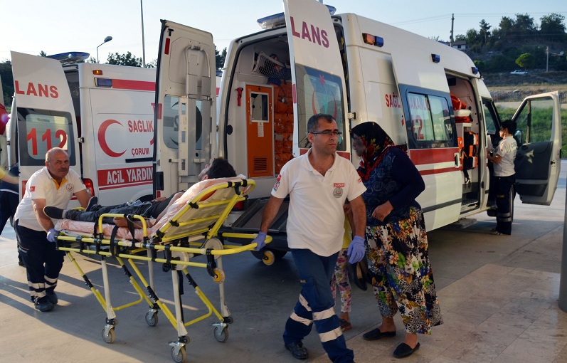 ÇORUM’DA OTOMOBİL ŞARAMPOLE UÇTU