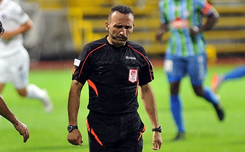 ÇORUMLU HAKEM AĞLAYARAK BIRAKTI