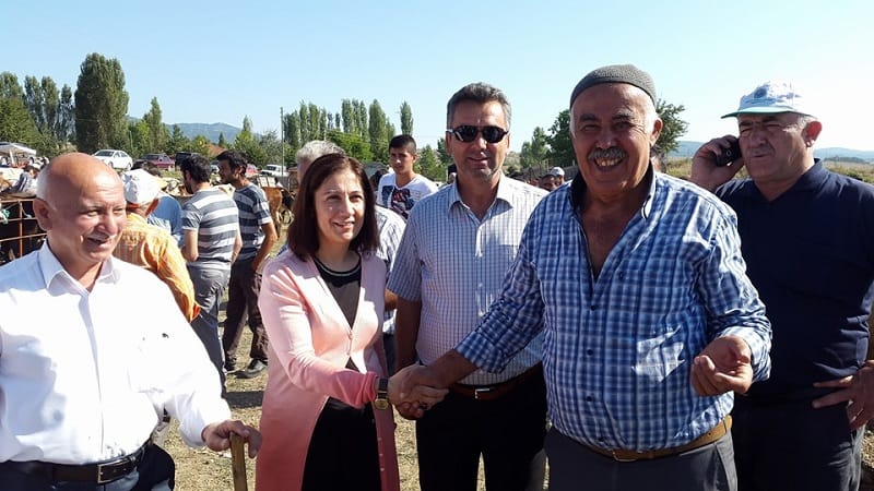 KADIN VEKİLDEN KURBAN PAZARLIĞI