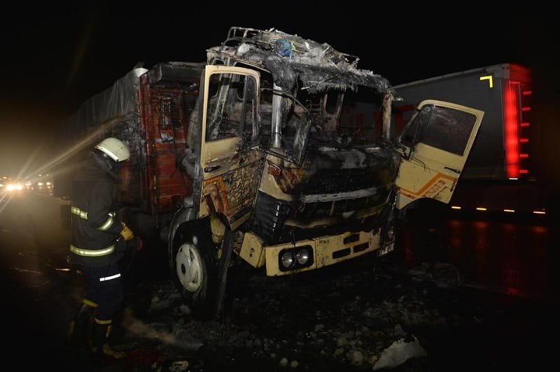 ALACA’DA UN YÜKLÜ KAMYON BÖYLE YANDI