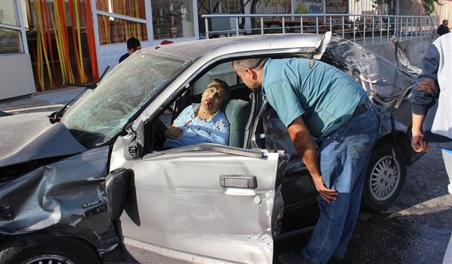 UYUYAN SÜRÜCÜ BÖYLE KAZA YAPTI