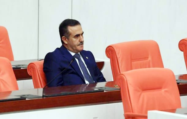 ÇORUMLU VEKİL TEK BAŞINA KALDI