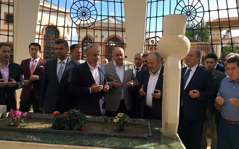 KÜLTÜR BAKANI ÇORUM’DA GÖZYAŞLARINI TUTAMADI