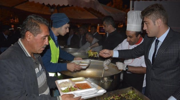 MHP’Lİ BELEDİYE’DEN MUHARREM AYI İFTARI