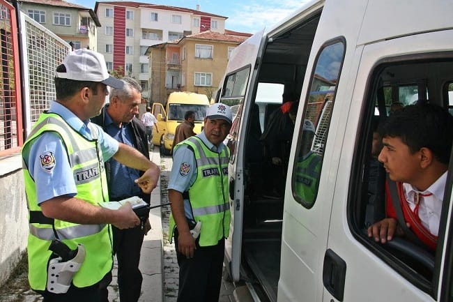 ÇORUM’DA OKUL SERVİS ARAÇLARI DENETLENDİ