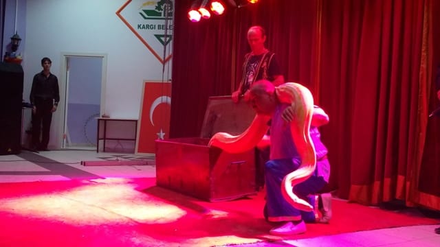 KARGILILAR AVRASYA SİRKİNİ SEVDİ