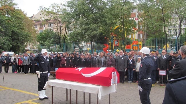 GENÇ POLİS GÖZYAŞLARIYLA UĞURLANDI