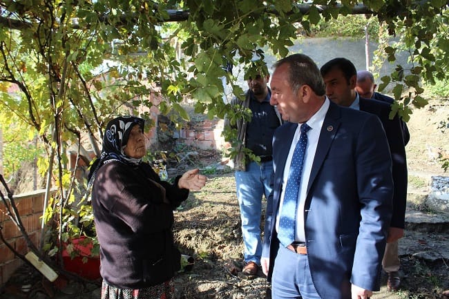 BAŞKAN’DAN EVİ YANAN NAZLI NİNE’YE ZİYARET