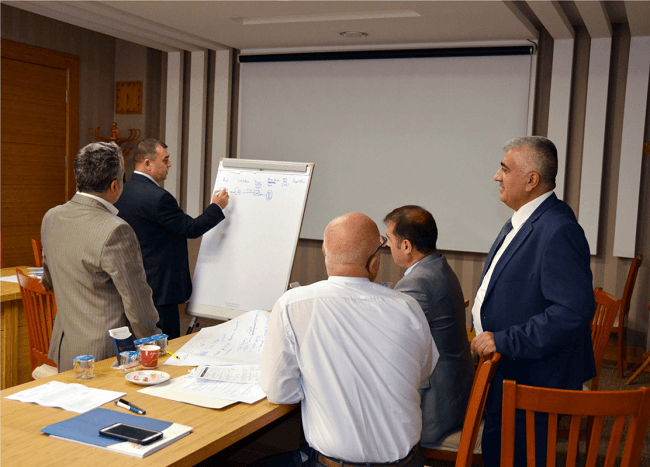 ÜNİVERSİTE PERSONELİ EĞİTİMDEN GEÇTİ