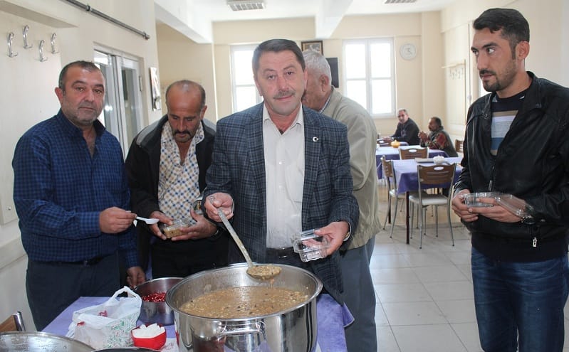 ŞOFÖRLER ODASI AŞURE DAĞITTI