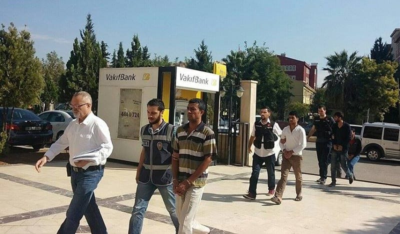 SAHTE POLİS VE SAVCILAR YAKALANDI