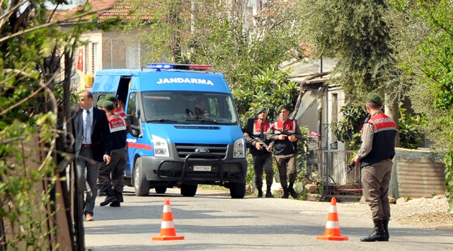 YEĞEN AMCASINI TÜFEKLE VURDU