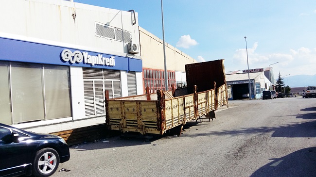 TIR KAROSERLERİ TEHLİKE SAÇIYOR