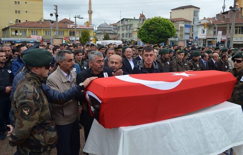 KAZADA ÖLEN POLİS GÖZYAŞLARIYLA UĞURLANDI