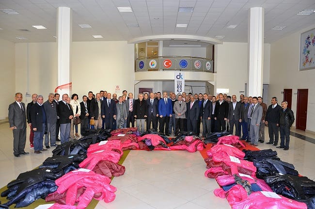ÇORUM’DA BİN 166 ÖĞRENCİYE MONT YARDIMI