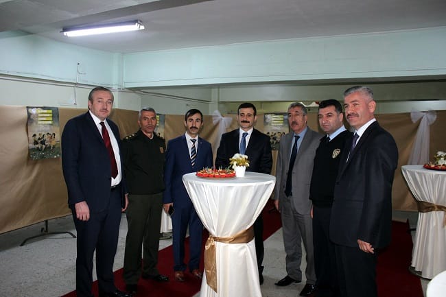 BU İLÇEDE ÖĞRETMENLER GÜNÜ KORİDORDA KUTLANDI