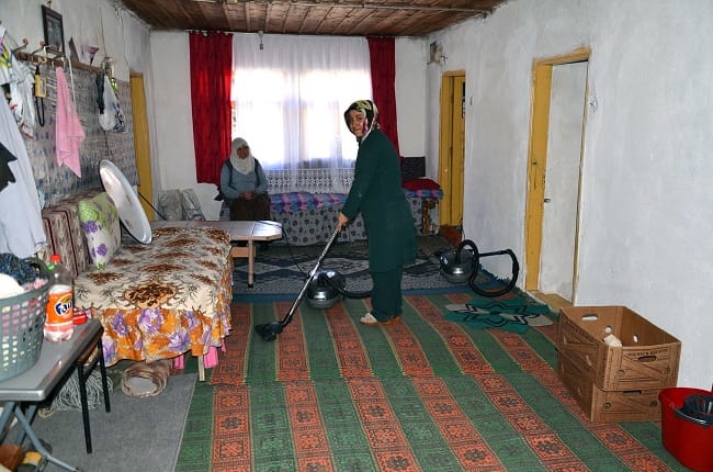 YAŞLILARA VE ENGELLİLERE EVDE BAKIM HİZMETİ