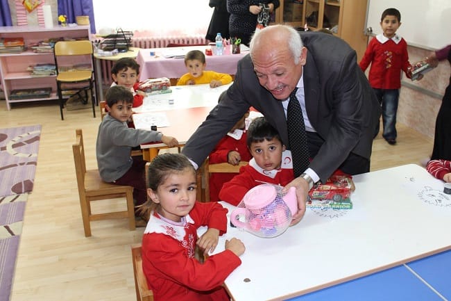 BAŞKAN’DAN ANAOKULU ÖĞRENCİLERİNE OYUNCAK