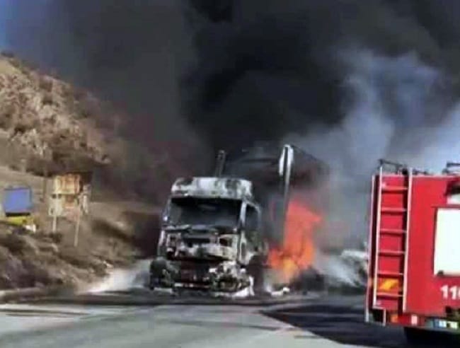 ÇORUM’DA TIR ALEV ALEV BÖYLE YANDI