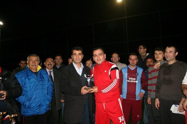 ÖĞRETMENLER FUTBOL TURNUVASINDA MÜCADELE ETTİ