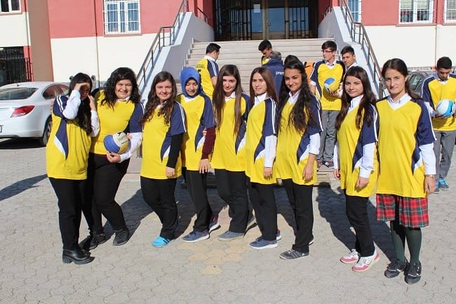 BAŞKAN’DAN ANADOLU LİSESİNE MALZEME DESTEĞİ
