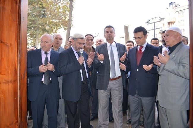 ŞEYHVAHSİ CAMİ DUALARLA İBADETE AÇILDI