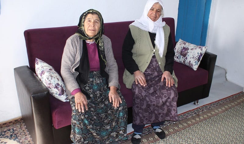 EVİ YANAN LAZLI NİNE YUVASINA KAVUŞTU