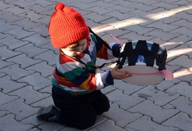 ÇORUM’DA EMZİĞİ İLE DAVUL ÇALDI