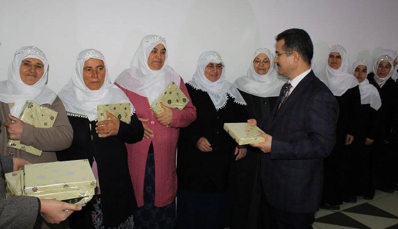 ÇORUM’DA KUR”AN-I KERİM ÖĞRENENLER TAÇLANDI