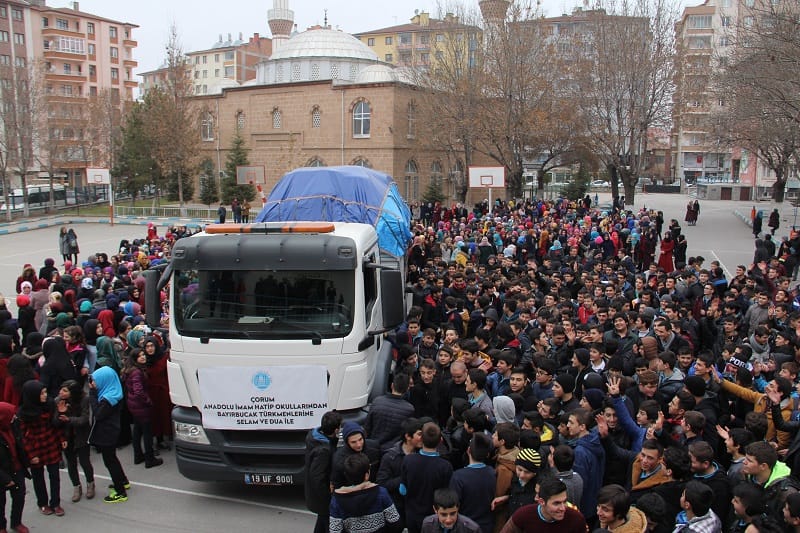 ÇORUM’DAN BİR TIR DOLUSU YARDIM