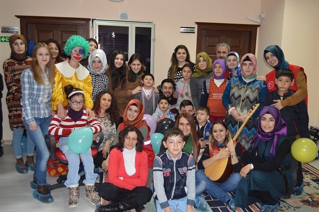 DUYARLI GENÇLERDEN ÖZEL ÇOCUKLARA ZİYARET