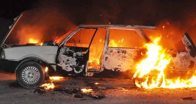 ÇORUM’DA OTOMOBİL ALEVLERE TESLİM OLDU