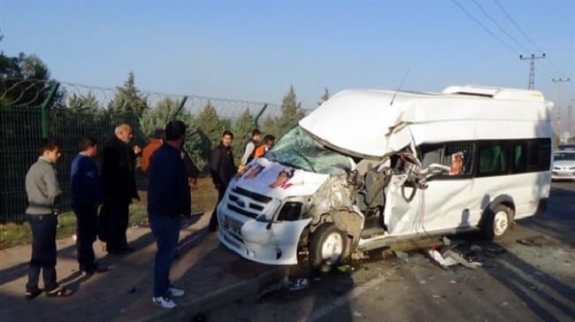 ÇORUM’DA ÖĞRENCİ SERVİSİ KAZA YAPTI:5 YARALI