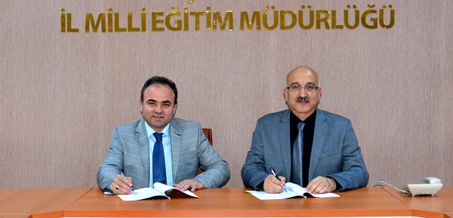 DÜŞÜNÜYORUM O HALDE ELEŞTİRİYORUM