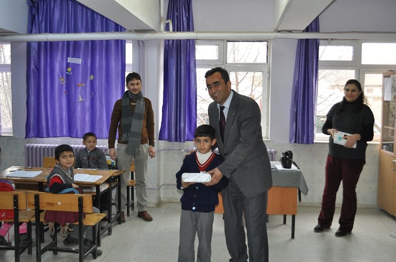 ÜNİVERSİTELİ GENÇLERDEN KİTAP KAMPANYASI