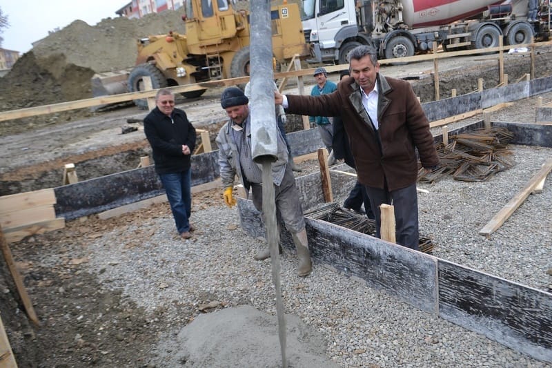 İSKİLİP YÜKSEKOKULU’NUN HAZIRLIK BETONU ATILDI