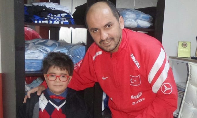 ÇORUMLU MİNİK OKUL HARÇLIĞINI BAĞIŞLADI