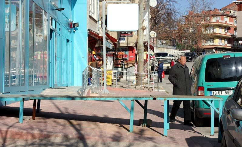 ÇORUM’DA KALDIRIM İHLALİNE BÜYÜK TEPKİ