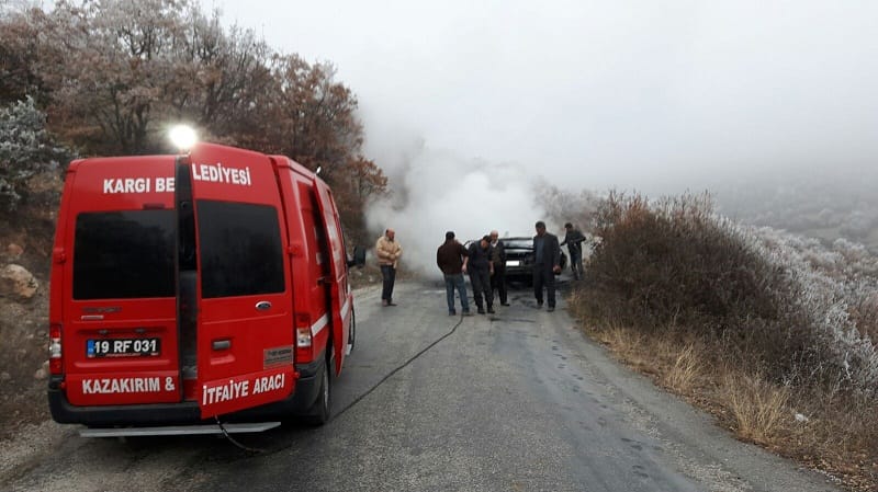 ÇORUM’DA SEYİR HALİNDEKİ OTOMOBİL YANDI