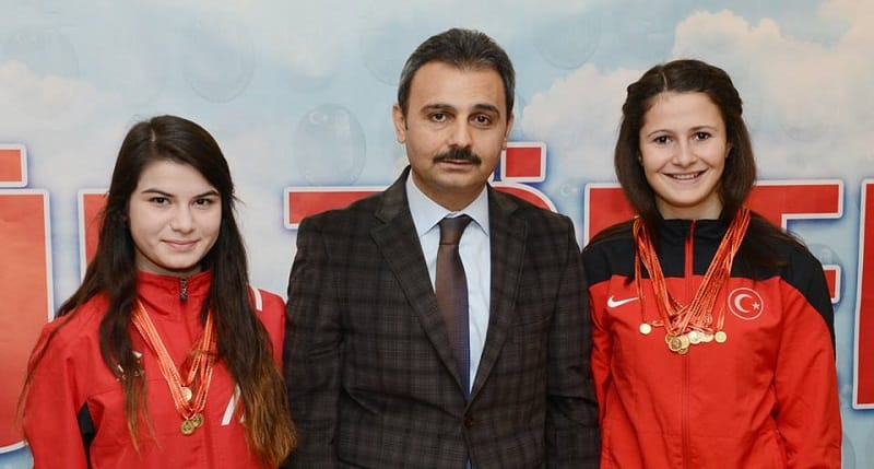 ÇORUM’UN BAŞARILI SPORCULARI ÖDÜLLENDİRİLDİ
