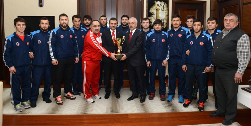 ÇORUMLU GÜREŞÇİLERDEN SÜPER KUPA