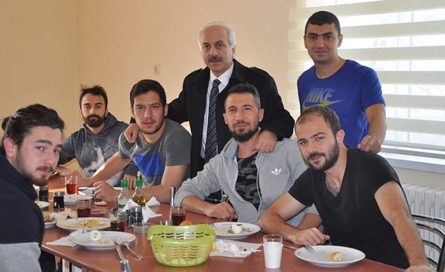 ZEKİ GÜL’DEN FUTBOLCULARA SÜRPRİZ ZİYARET