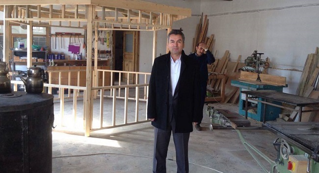 İSKİLİP’TE ÇOCUK PARKLARINA KAMELYA YAPILIYOR