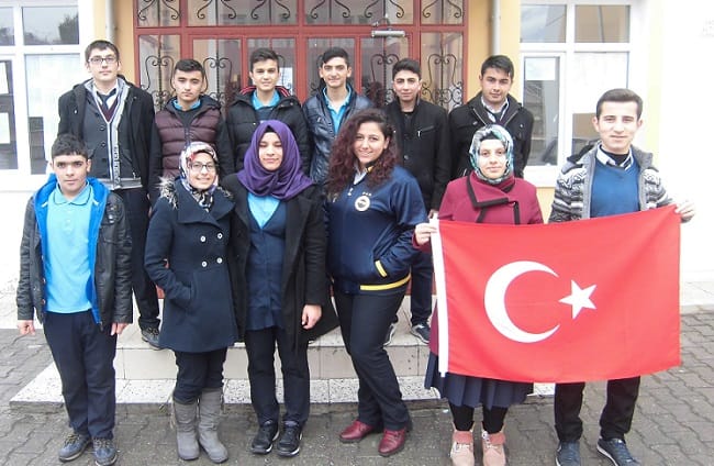 FEN LİSESİ ÖĞRENCİLERİNDEN TÜRKMENLERE YARDIM