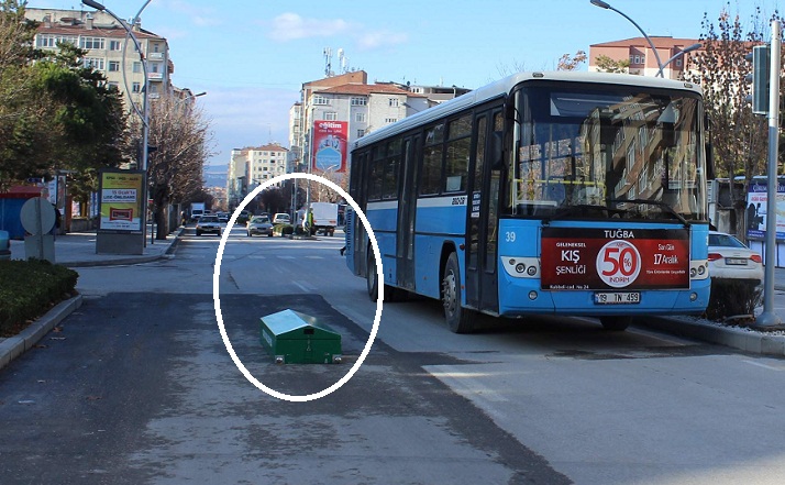 YOL ORTASINDA DURAN TABUT ŞAŞIRTTI